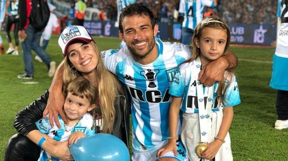Chechu Bonelli, Darío Cvitanich y sus dos hijas