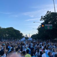 Pampita celebró el triunfo de la Selección Argentina junto a sus hijos en el Obelisco