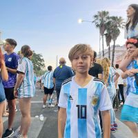 Pampita celebró el triunfo de la Selección Argentina junto a sus hijos en el Obelisco
