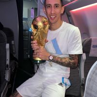Selección Argentina: las fotos de Messi, El Dibu y Di María en pleno vuelo rumbo a Buenos Aires