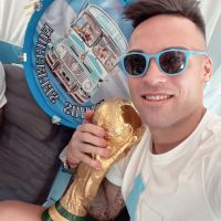 Selección Argentina: las fotos de Messi, El Dibu y Di María en pleno vuelo rumbo a Buenos Aires