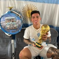 Selección Argentina: las fotos de Messi, El Dibu y Di María en pleno vuelo rumbo a Buenos Aires