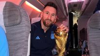 Selección Argentina: las fotos de Messi, El Dibu y Di María en pleno vuelo rumbo a Buenos Aires