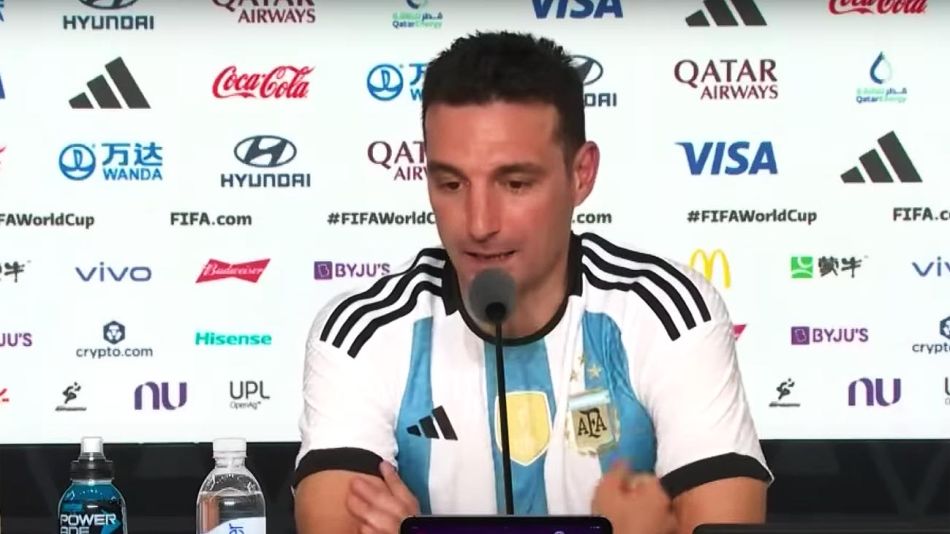 Lionel Scaloni con la camiseta y las 3 estrellas