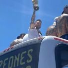 Argentina campeón: las mejores fotos del festejo de la Selección en el micro