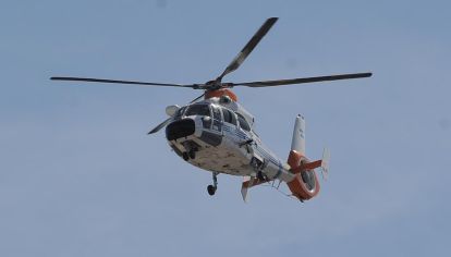 Los jugadores de la selección sobrevuela la ciudad saludando a la gente en las calles festejando el campeonato del mundo