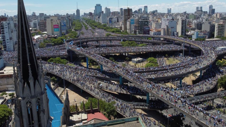 Festejos en el camino de los campeones