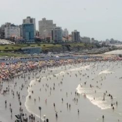 Las playas son el lugar más buscado por los argentinos para disfrutar del verano.
