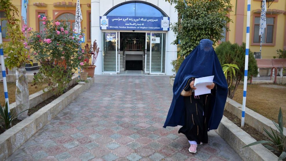 La situación de las mujeres en Afganistán luego de que los talibán les prohibieran asistir a la universidad.