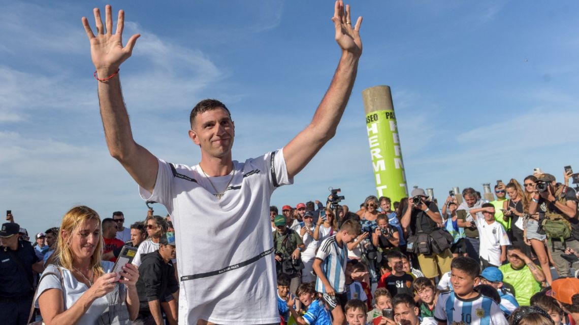 Argentine goalkeeper Emiliano 'Dibu' Martínez waves to fans in Mar del Plata, during a tribute upon his return to his hometown after winning the Qatar 2022 World Cup tournament on December 22, 2022. 