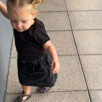 Ana García Moritán se une al "Total black" de Pampita y marca tendencia para el verano