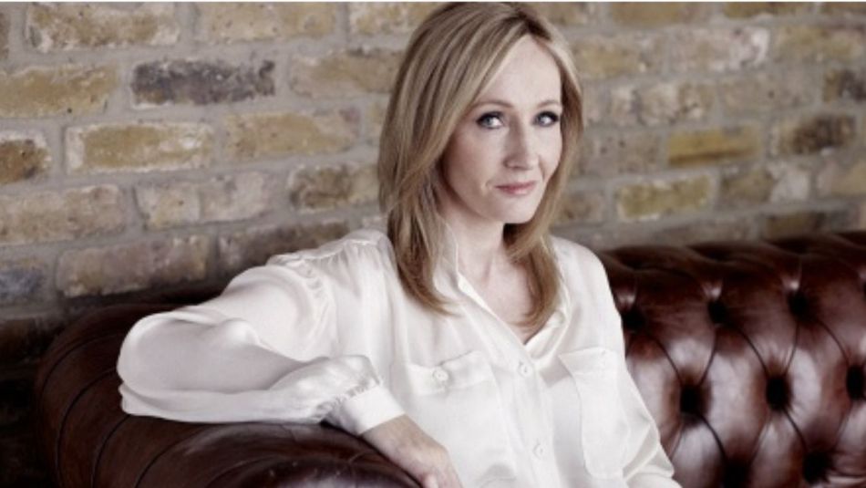 Acusan a J. K. Rowling de transgénero