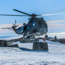 El ARA Almirante Irízar contará con el auxilio de dos Sea King UH-3H como desde hace varias Campañas Antárticas de Verano.