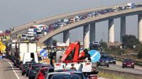 Choque entre 200 autos en el puente de Zhengxin Huanghe, en China 20221228