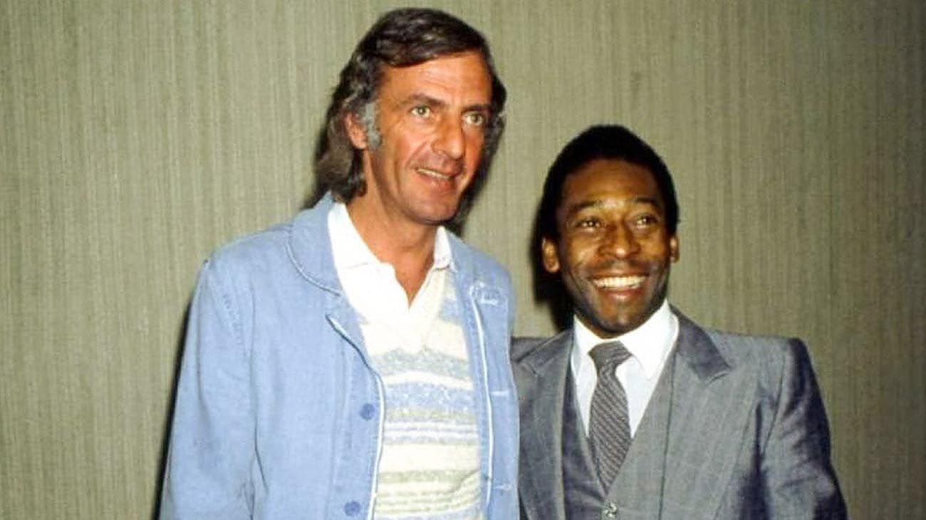 Cesar Luis Menotti junto a Pelé.