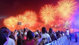 Copacabana es el centro de la despedida del año en Rio de Janeiro.