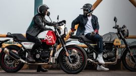 Posee llanta delantera de 19", con un neumático de 100/90-19";