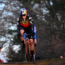 El belga Wout Van Aert compite en la carrera Élite Masculina del Superprestigio Heusden-Zolder 2022, en Heusden-Zolder. | Foto:JASPER JACOBS / BELGA / AFP