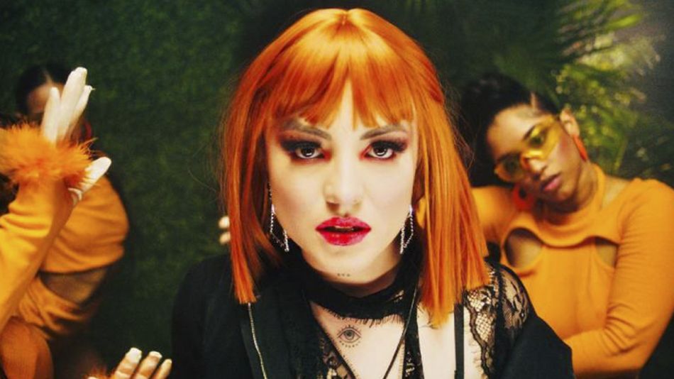 Handa la chica naranja