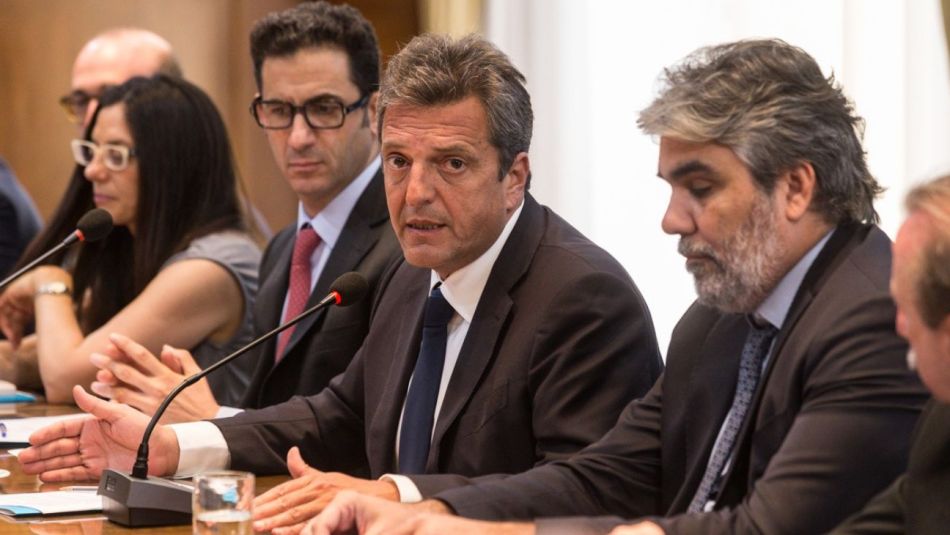 El verano de Sergio Massa, sin vacaciones: dólar caliente y pelea en el Congreso