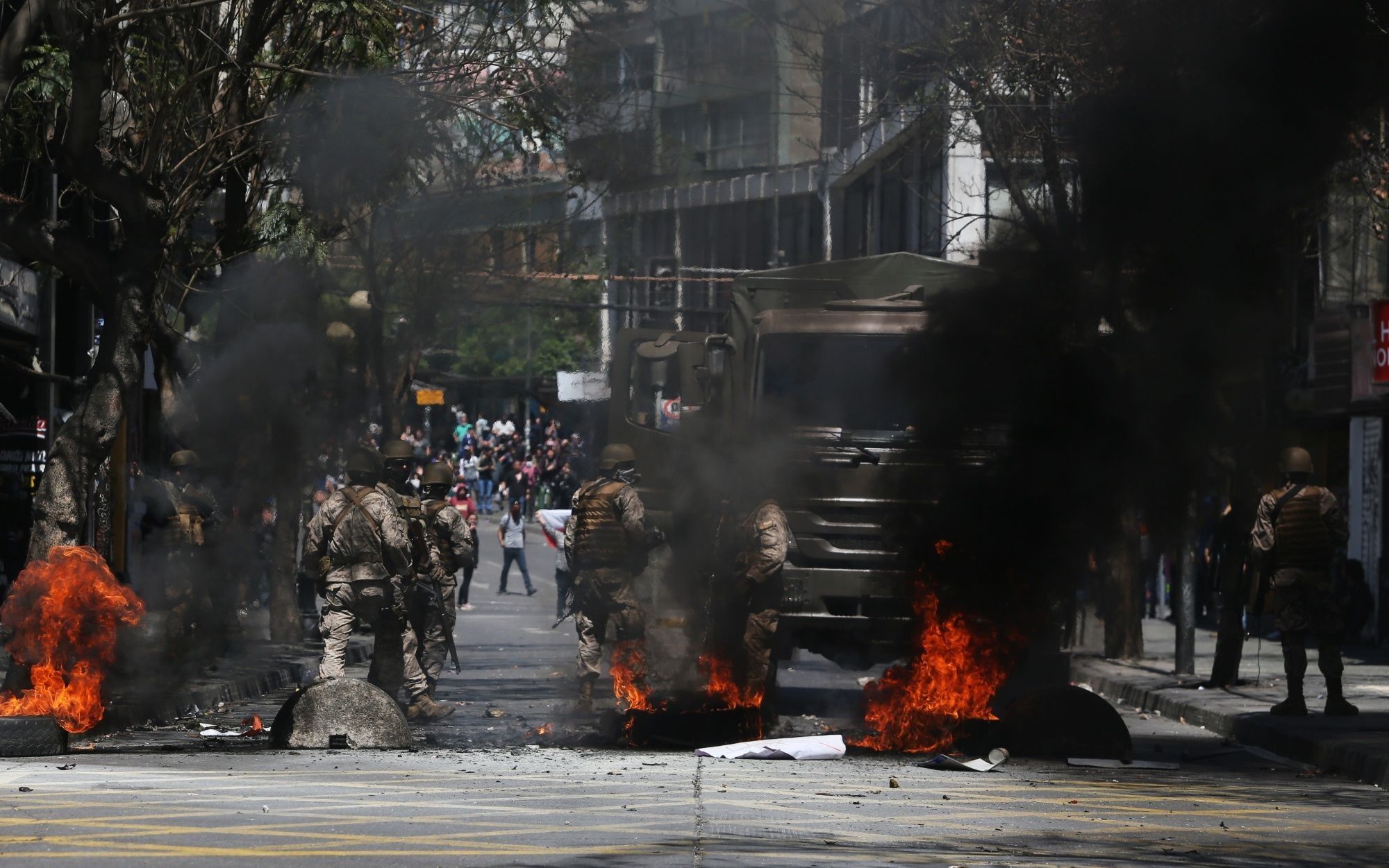 Protests Continue In Valparaiso After President Piñera Declared State of Emergency And Suspended Subway Fare Hike