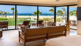 Paisajes paradisíacos, avistaje de ballenas y paseos en camello se suman a la hotelería de lujo del Pacífico Mexicano.