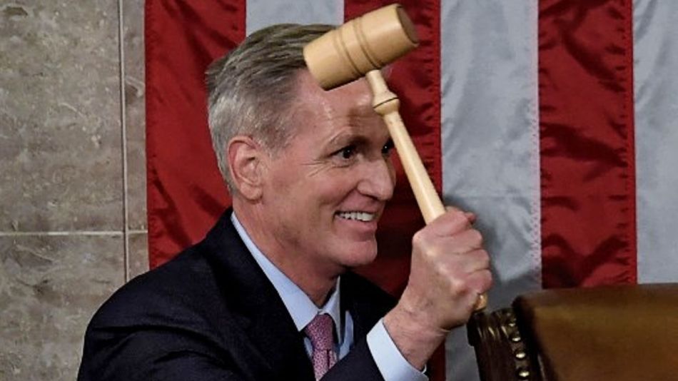 El republicano Kevin McCarthy, con el martillo de la Cámara de Representantes.
