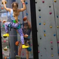 Coti, la hija de Papu Gómez y Linda Raff celebró sus 8 años con una fiesta temática