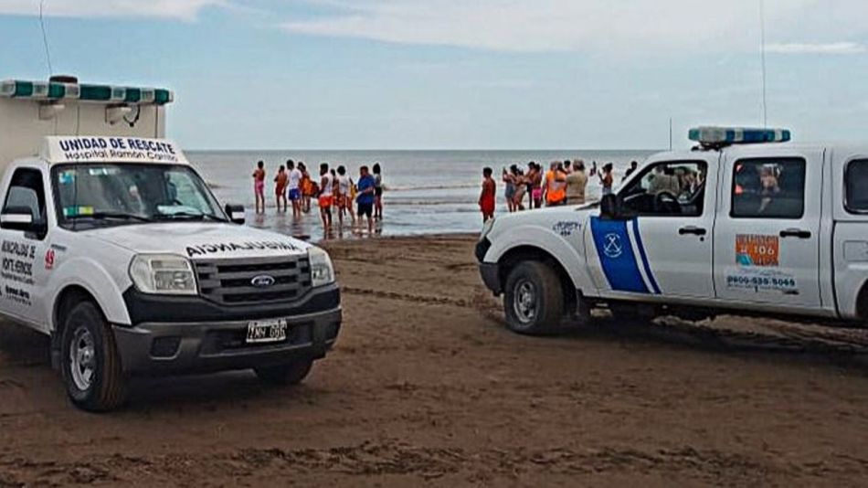 En Monte Hermoso rescataron a dos kayakistas que estuvieron 26 horas perdidos.