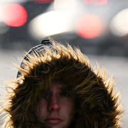 Un hombre camina en Moscú, con una temperatura del aire de unos 16 grados centígrados bajo cero. Foto de Kirill KUDRYAVTSEV / AFP | Foto:AFP