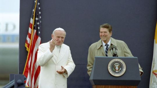 El 10 de enero de 1984 Estados Unidos y el Vaticano reanudaron relaciones diplomáticas tras 116 años