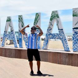 Camisetas de argentina en las playas de Pinamar | Foto:Pablo Cuarterolo