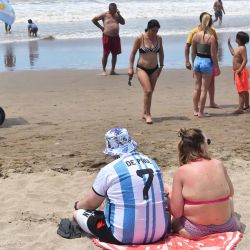 Camisetas de argentina en las playas de Pinamar | Foto:Pablo Cuarterolo