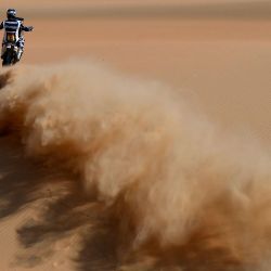 El ciclista argentino Luciano Benavides compite durante la Etapa 10 del Dakar 2023, entre Haradh y Shaybah, Arabia Saudita. Foto de FRANCK FIFE / AFP | Foto:AFP