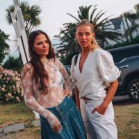 Los denim looks de Cami Homs e Ivana Figueiras con transparencias, perfectos para un sunset