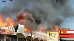 Incendio en un aserradero de Malvinas Argentinas 20230113