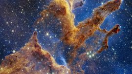 Se encuentran a millones de años luz de la Tierra.