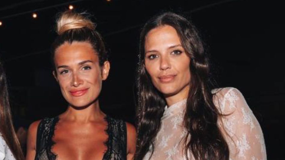 Los denim looks de Cami Homs e Ivana Figueiras con transparencias, perfectos para un sunset
