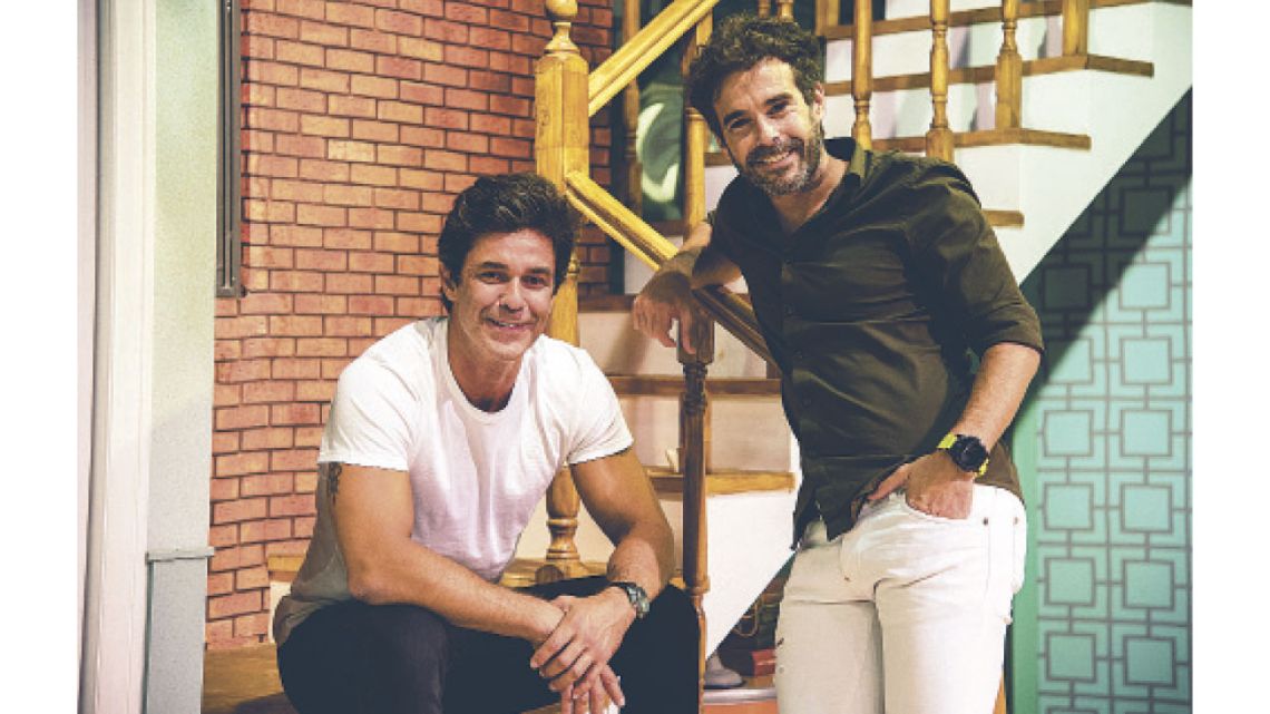 Two friends retelling together