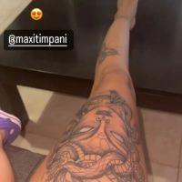 Tamara Báez se hizo un enorme tatuaje en su pierna que tiene un particular significado