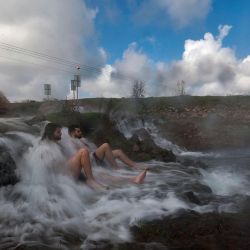 Los israelíes se bañan en una fuente termal durante la temporada de invierno, cerca del asentamiento de Merom Golan en los Altos del Golán anexados por Israel. Foto de JALAA MAREY / AFP | Foto:AFP
