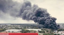 Vídeo: impresionante incendio en un deposito de micros en Berazategui originado por una molotov