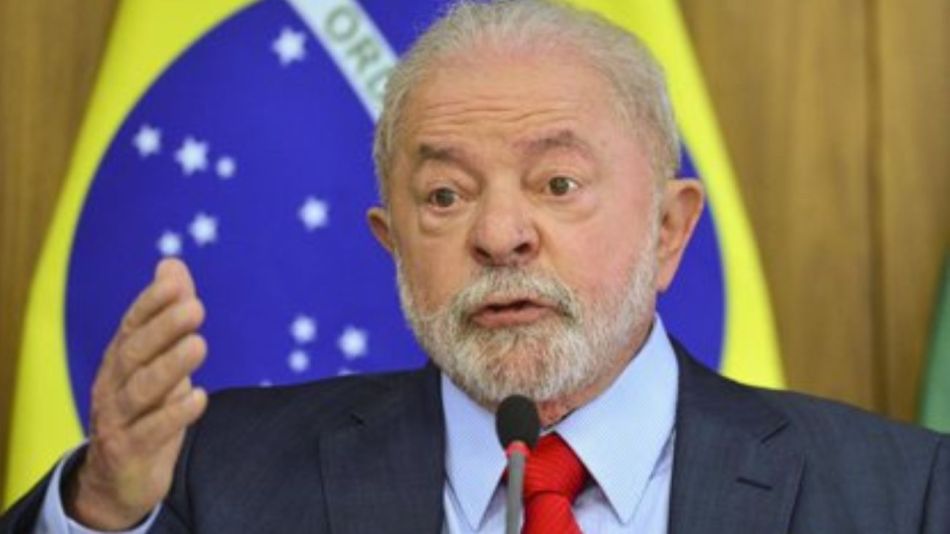 Lula echó a 43 militares de la residencia presidencial