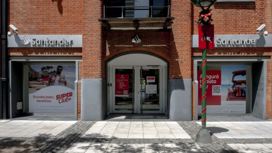 A Santander bank branch in Buenos Aires, Argentina, on Friday, January 6, 2023.