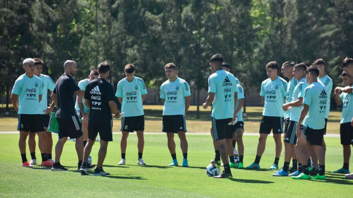 Mascherano’s Sub 20 puts first in the South American