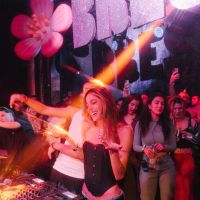 El look de Tini Stoessel para una noche de fiesta en Barcelona
