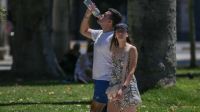 Leyenda: Una jornada de intenso calor en la ciudad de Buenos Aires