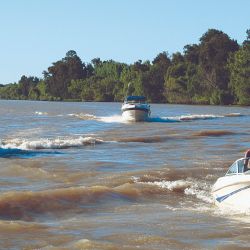 El canal al sur de la isla Solá tiene un metro de profundidad al cero de Carmelo. Siempre es conocer el estado actualizado de la ruta a navegar.