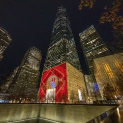 Imagen del One World Trade Center mostrando patrones por el Año Nuevo Lunar chino, en Nueva York, Estados Unidos. | Foto:Xinhua/Winston Zhou