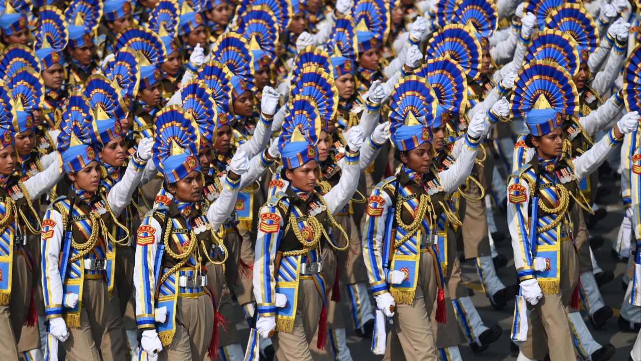 Soldados indios marchan durante el ensayo general del próximo desfile del Día de la República, en Nueva Delhi. | Foto:MONEY SHARMA / AFP